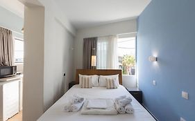 Theo Apartments